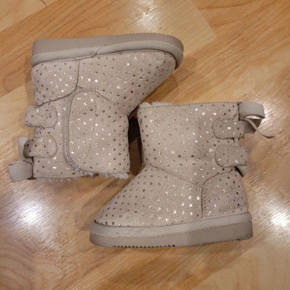 Joe Fresh Baby Faux Fur Star Velcro Winter boots Size 4 - Picture 3 of 11